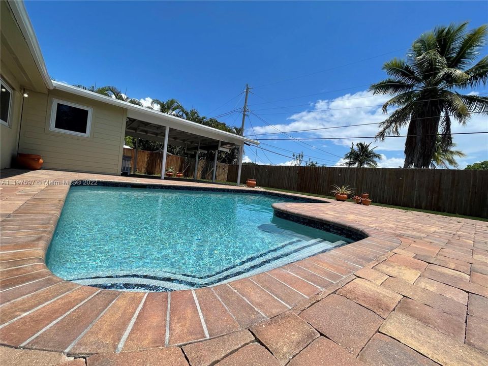 Recently Sold: $499,999 (3 beds, 2 baths, 971 Square Feet)