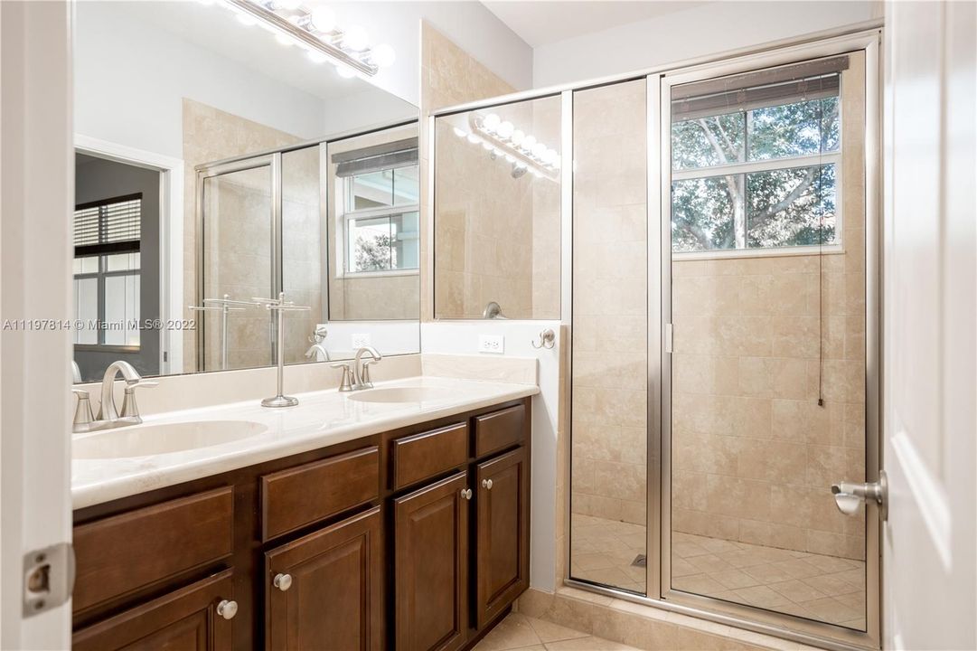 最近售出: $487,500 (3 贝兹, 2 浴室, 1280 平方英尺)