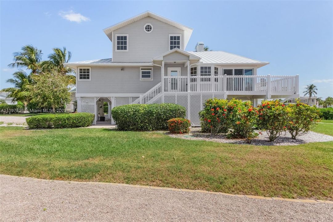 Recently Sold: $880,000 (3 beds, 2 baths, 2148 Square Feet)