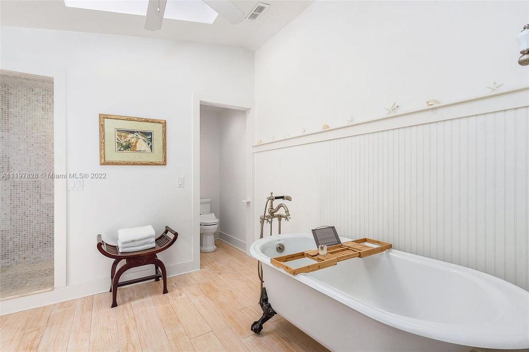 最近售出: $880,000 (3 贝兹, 2 浴室, 2148 平方英尺)