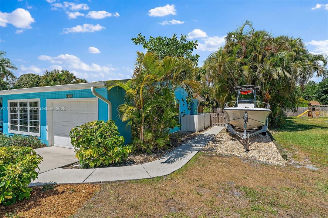 Recently Sold: $700,000 (3 beds, 2 baths, 2154 Square Feet)