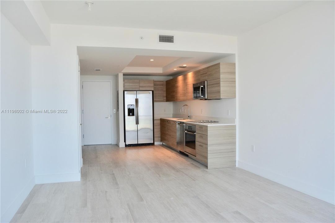 Recently Rented: $3,600 (1 beds, 1 baths, 725 Square Feet)