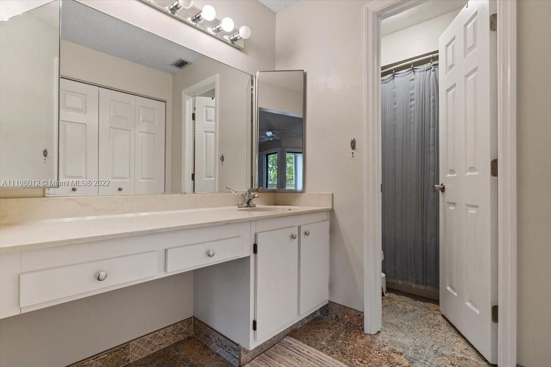 Master Bedroom Bathroom