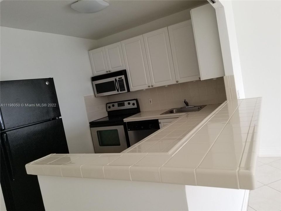 Recently Sold: $274,000 (1 beds, 1 baths, 817 Square Feet)