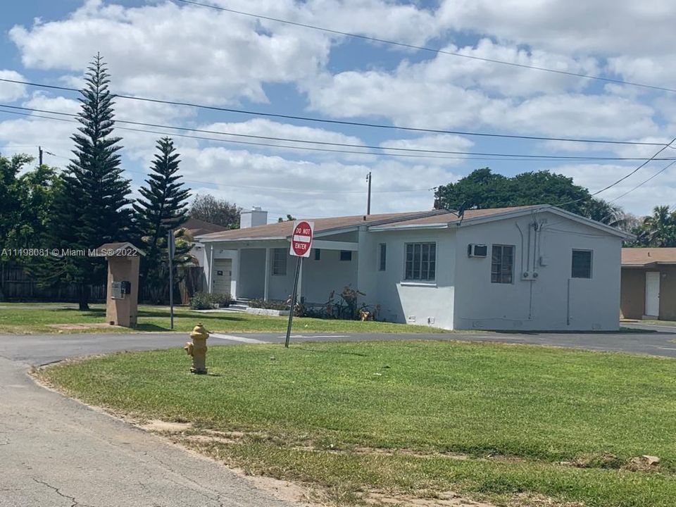 最近租的: $2,100 (2 贝兹, 1 浴室, 750 平方英尺)