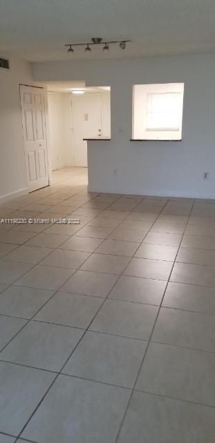 最近租的: $1,400 (1 贝兹, 1 浴室, 830 平方英尺)