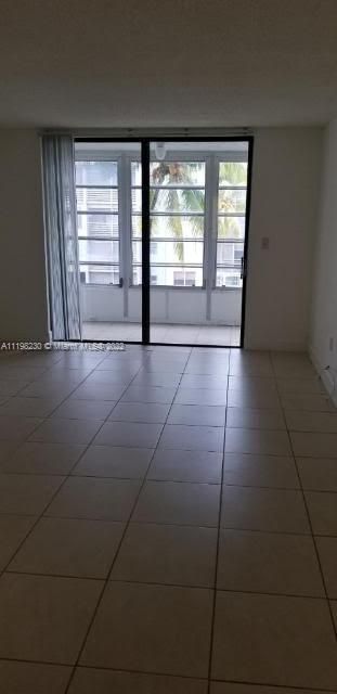 最近租的: $1,400 (1 贝兹, 1 浴室, 830 平方英尺)