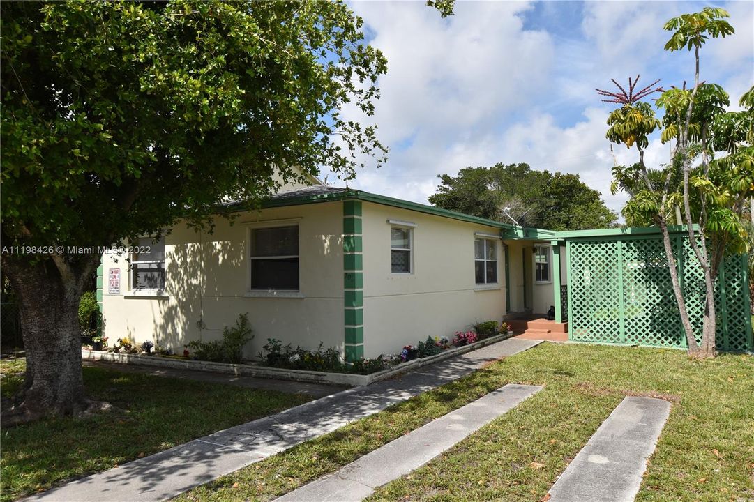 Recently Sold: $465,000 (0 beds, 0 baths, 2013 Square Feet)