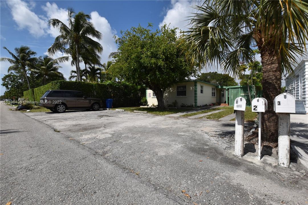 Recently Sold: $465,000 (0 beds, 0 baths, 2013 Square Feet)