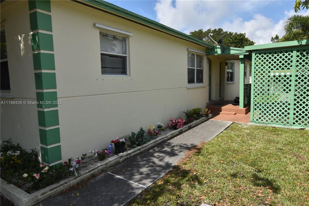 Recently Sold: $465,000 (0 beds, 0 baths, 2013 Square Feet)