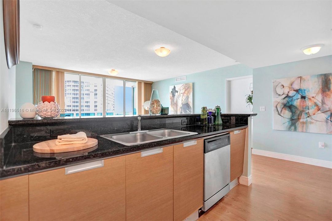 Recently Sold: $535,000 (2 beds, 2 baths, 1274 Square Feet)