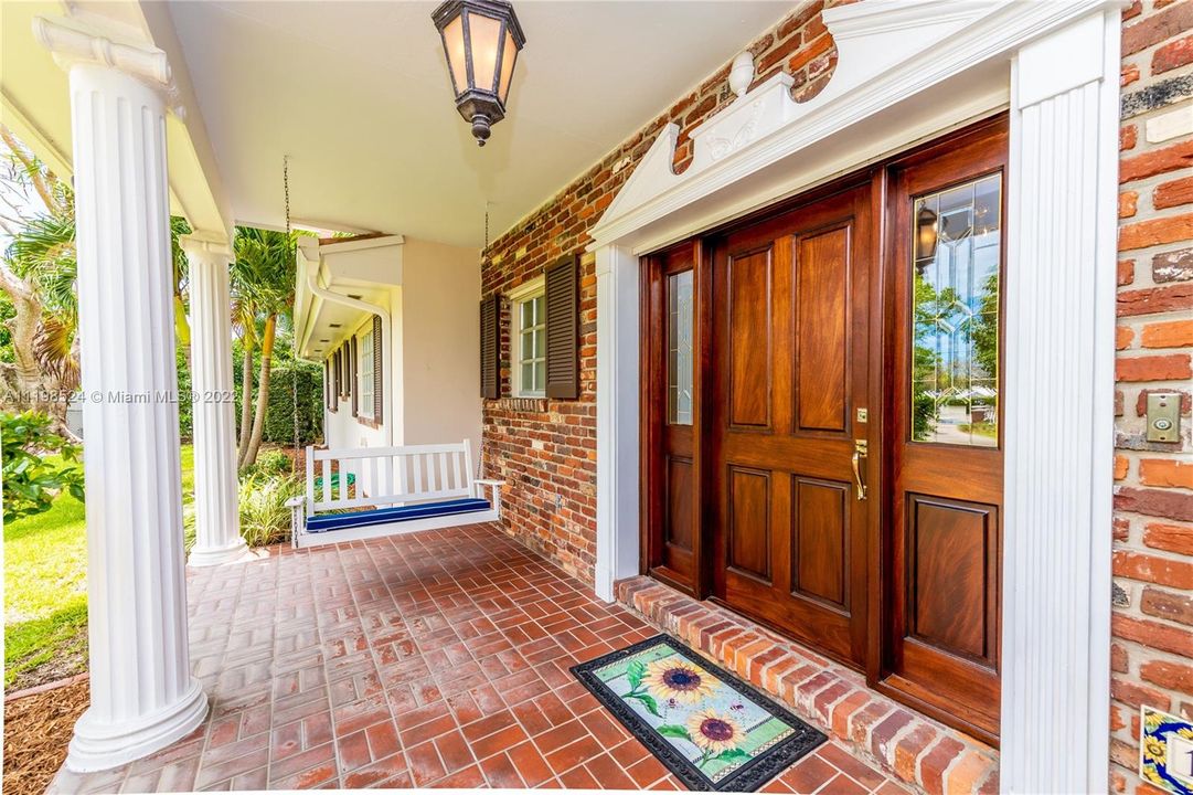 Recently Sold: $2,500,000 (5 beds, 4 baths, 3774 Square Feet)