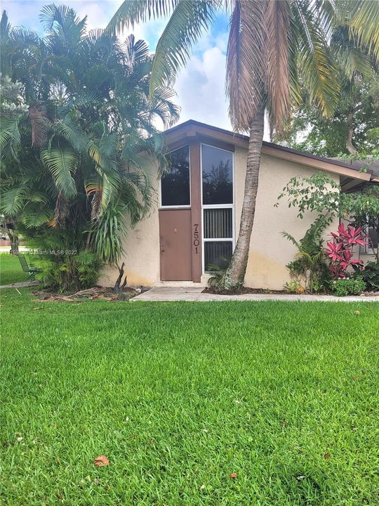Recently Sold: $160,000 (2 beds, 2 baths, 1011 Square Feet)