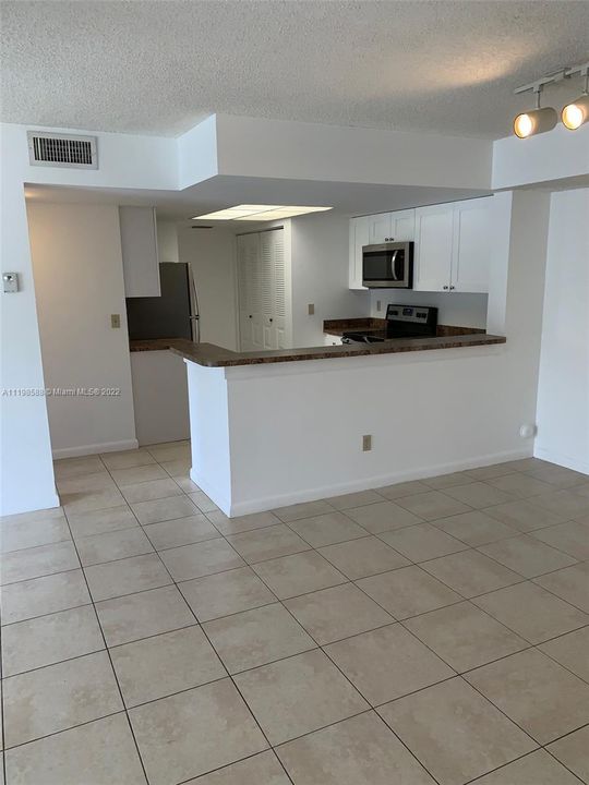 Recently Sold: $219,900 (2 beds, 2 baths, 986 Square Feet)