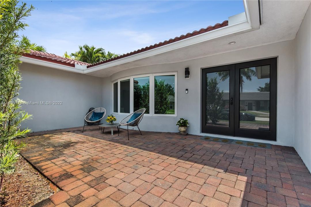 Recently Sold: $1,580,000 (4 beds, 4 baths, 2567 Square Feet)