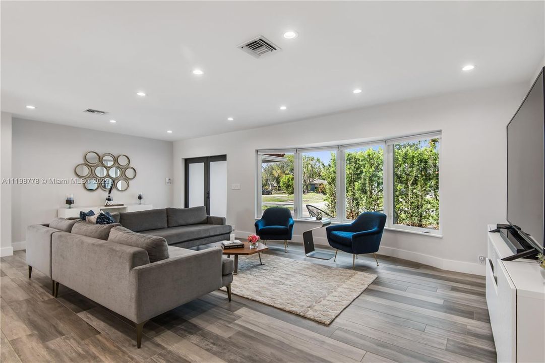 Recently Sold: $1,580,000 (4 beds, 4 baths, 2567 Square Feet)