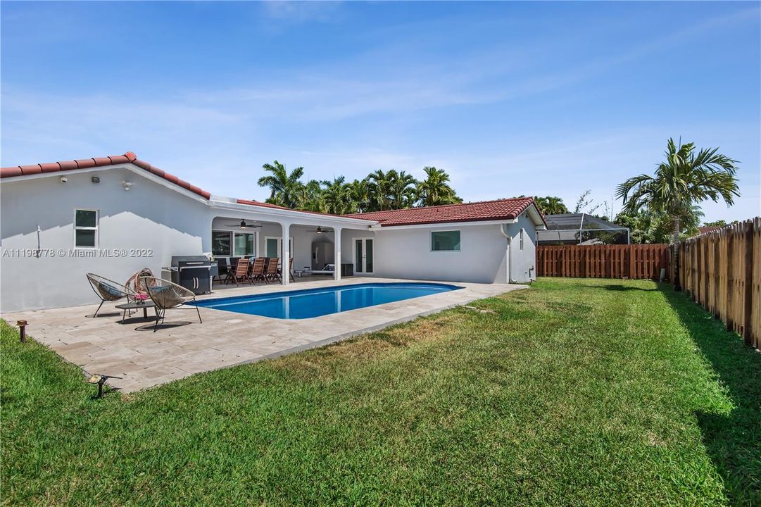 Vendido Recientemente: $1,580,000 (4 camas, 4 baños, 2567 Pies cuadrados)