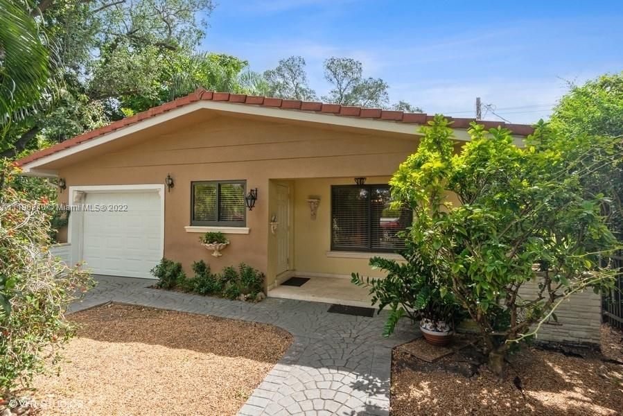 Recently Sold: $775,000 (3 beds, 2 baths, 1463 Square Feet)