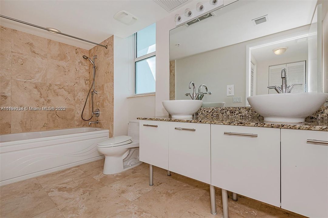 最近租的: $3,750 (2 贝兹, 2 浴室, 1267 平方英尺)