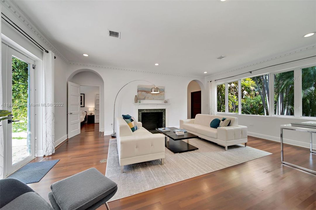 Recently Sold: $5,490,000 (4 beds, 5 baths, 2395 Square Feet)