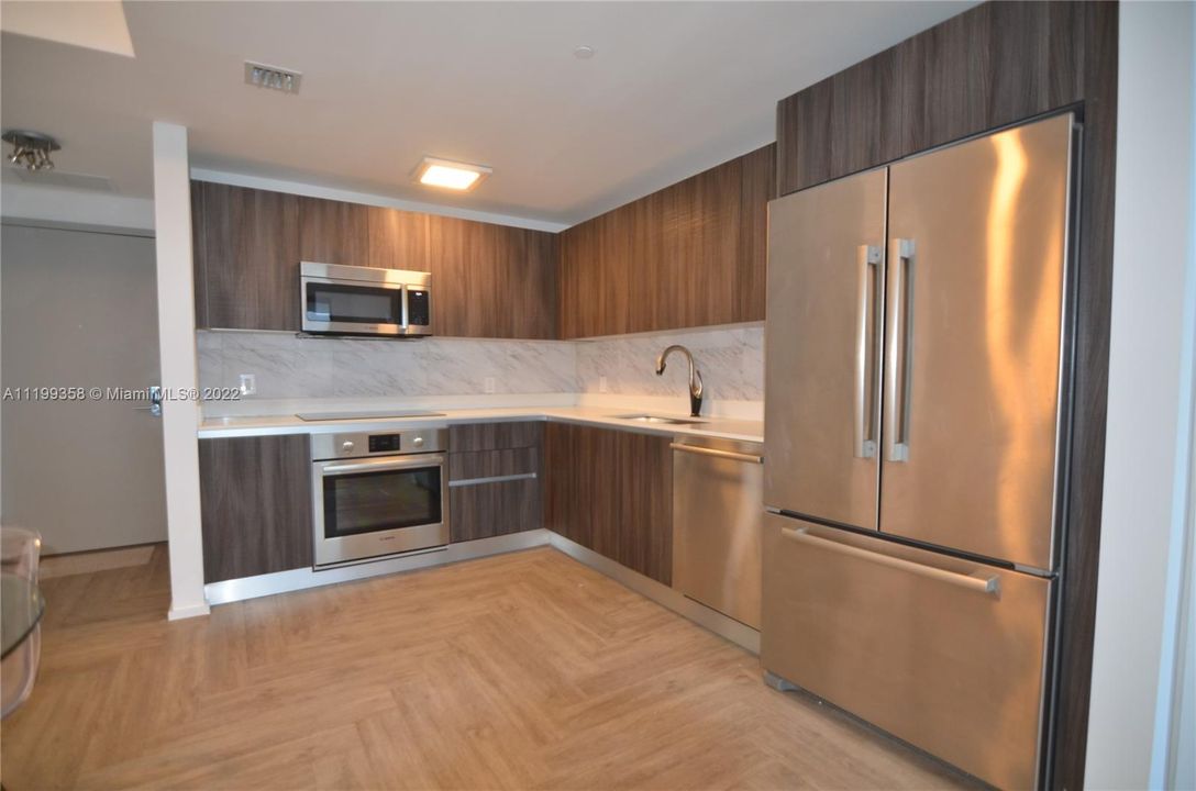 Recently Sold: $470,000 (1 beds, 1 baths, 710 Square Feet)
