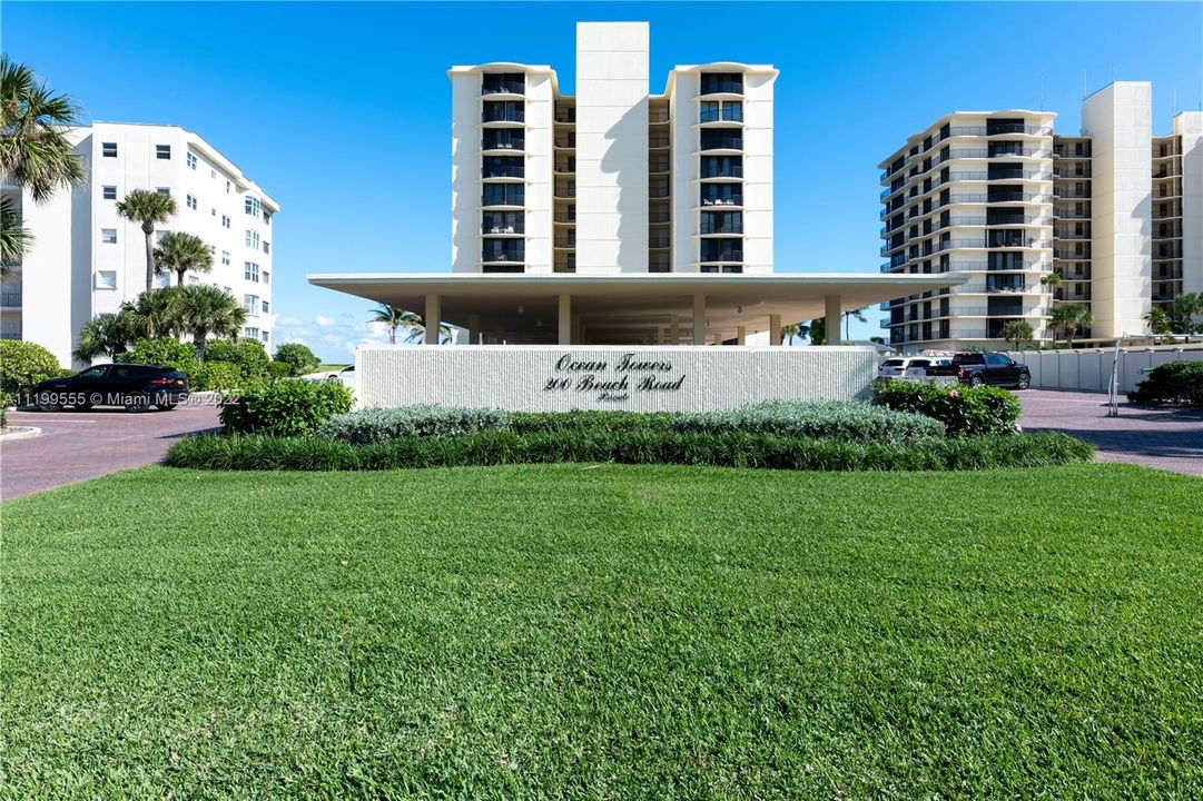 Recently Sold: $1,995,000 (3 beds, 3 baths, 1800 Square Feet)