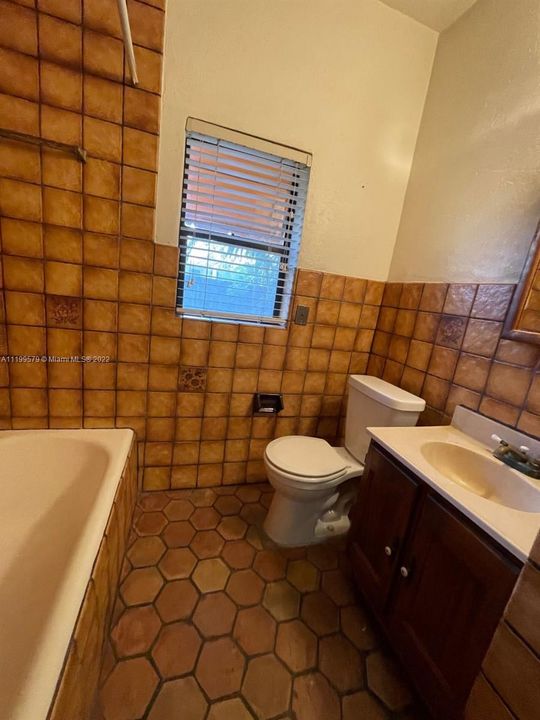 Recently Rented: $2,600 (3 beds, 2 baths, 1405 Square Feet)