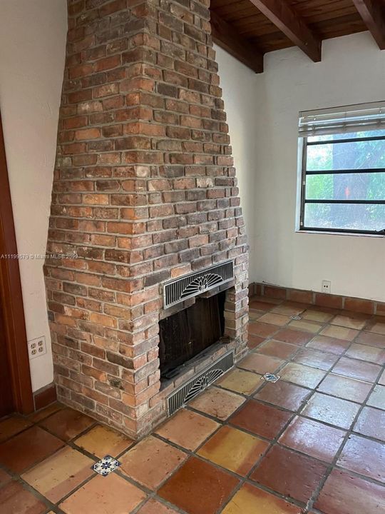 Recently Rented: $2,600 (3 beds, 2 baths, 1405 Square Feet)