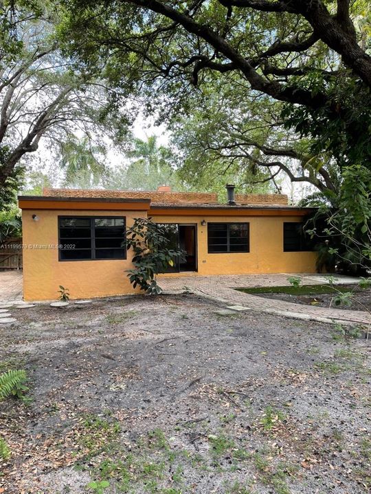 Recently Rented: $2,600 (3 beds, 2 baths, 1405 Square Feet)