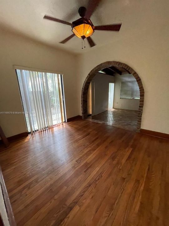 Recently Rented: $2,600 (3 beds, 2 baths, 1405 Square Feet)