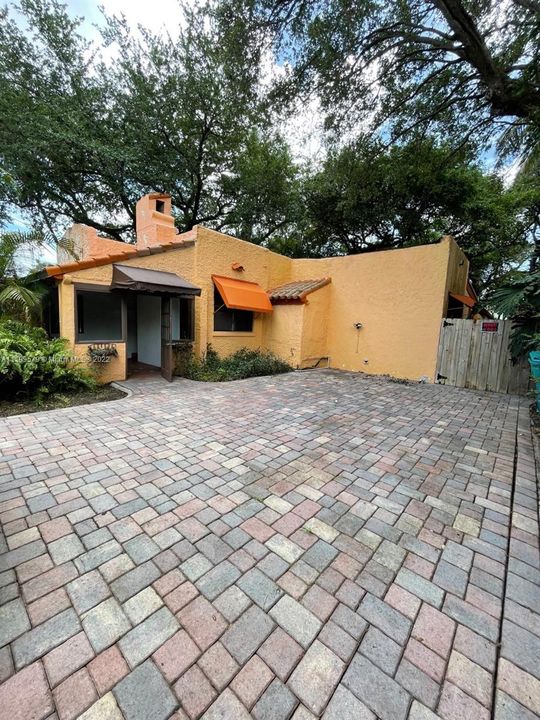 Recently Rented: $2,600 (3 beds, 2 baths, 1405 Square Feet)