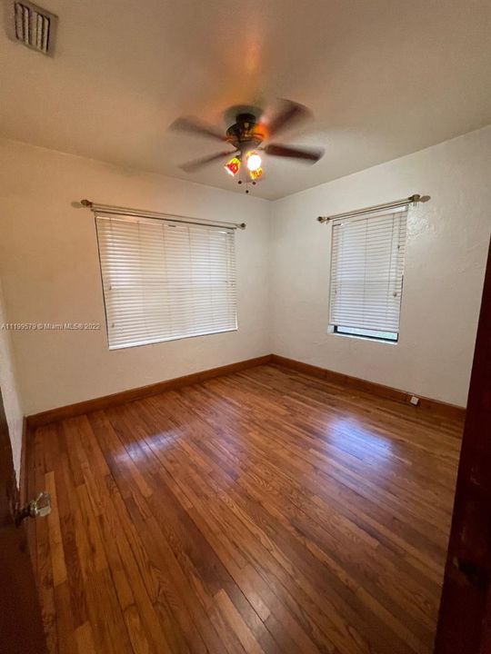 Recently Rented: $2,600 (3 beds, 2 baths, 1405 Square Feet)