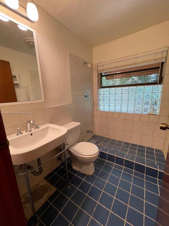 Recently Rented: $2,600 (3 beds, 2 baths, 1405 Square Feet)