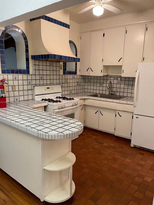 Recently Rented: $2,600 (3 beds, 2 baths, 1405 Square Feet)