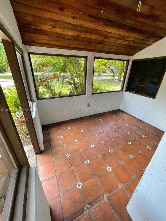 Recently Rented: $2,600 (3 beds, 2 baths, 1405 Square Feet)