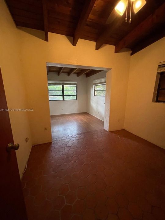 Recently Rented: $2,600 (3 beds, 2 baths, 1405 Square Feet)