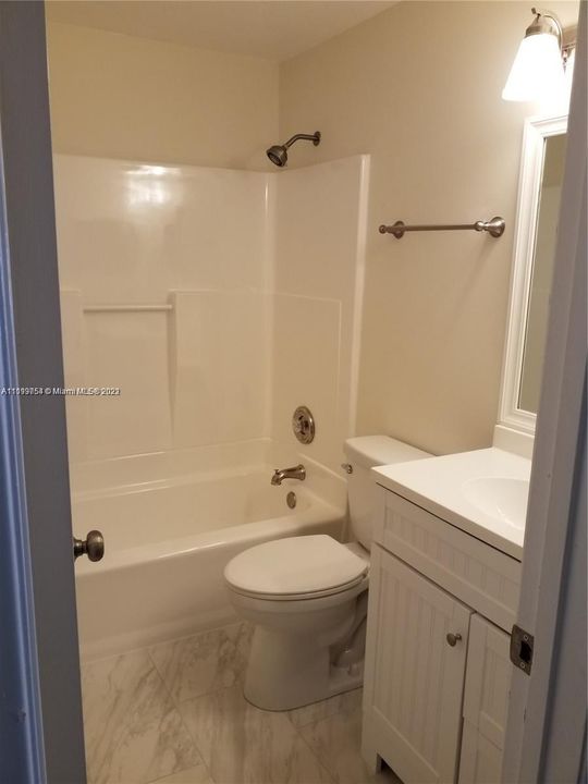 Recently Rented: $1,700 (2 beds, 2 baths, 876 Square Feet)