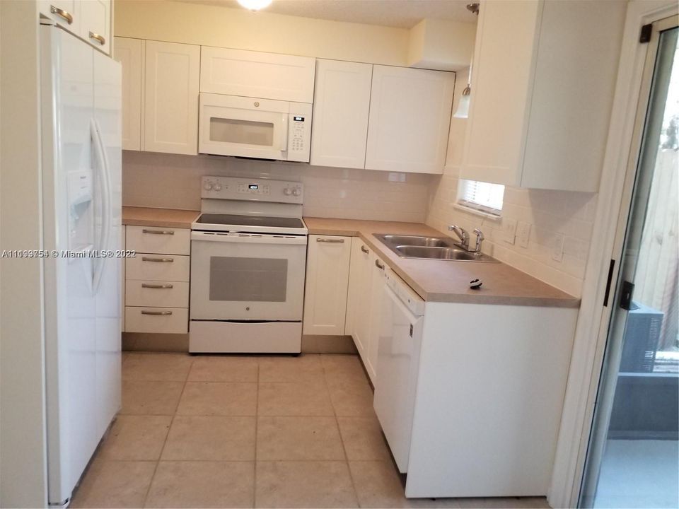 Recently Rented: $1,700 (2 beds, 2 baths, 876 Square Feet)