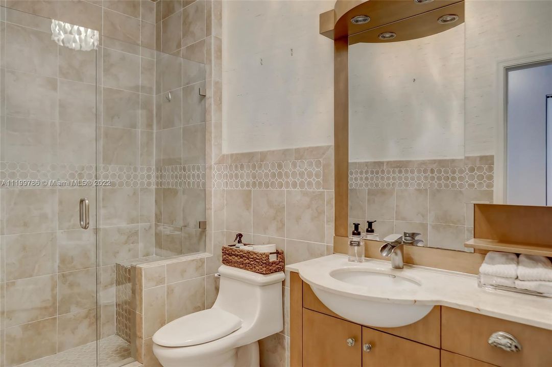 Недавно арендовано: $8,500 (4 спален, 3 ванн, 2887 Квадратных фут)