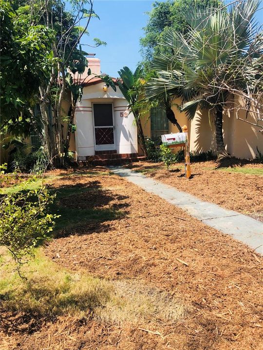 Recently Sold: $750,000 (3 beds, 2 baths, 1376 Square Feet)