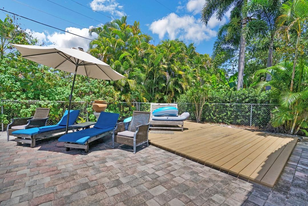 Recently Sold: $1,680,000 (3 beds, 2 baths, 2002 Square Feet)