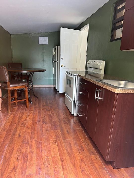 Recently Rented: $1,550 (1 beds, 1 baths, 1224 Square Feet)