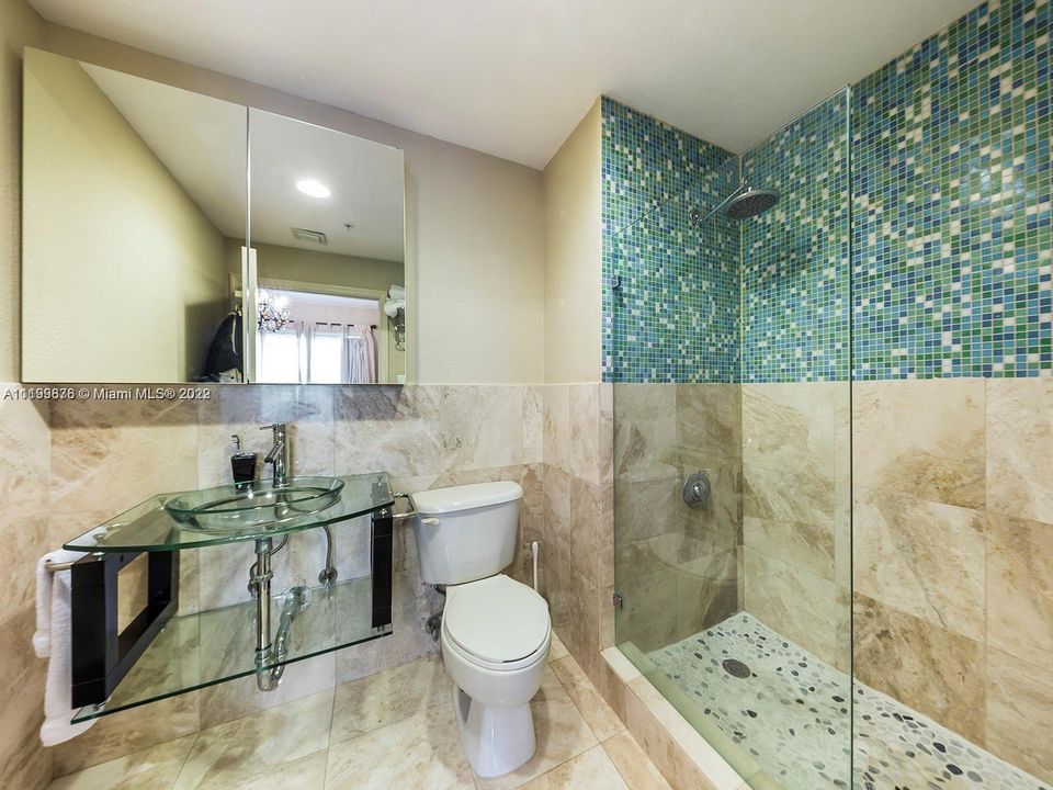 最近租的: $4,300 (2 贝兹, 2 浴室, 1114 平方英尺)