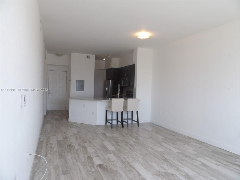 Recently Sold: $339,900 (1 beds, 1 baths, 863 Square Feet)
