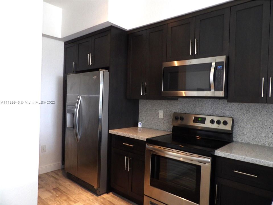 Recently Sold: $339,900 (1 beds, 1 baths, 863 Square Feet)