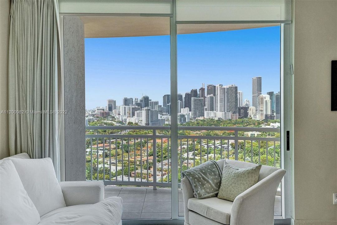 SPECTACULAR MIAMI SKYLINE VIEWS FROM LIVING ROOM