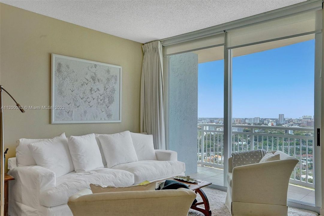 LIVING WITH SPECTACULAR CITY VIEWS & MARBLE FLOORS