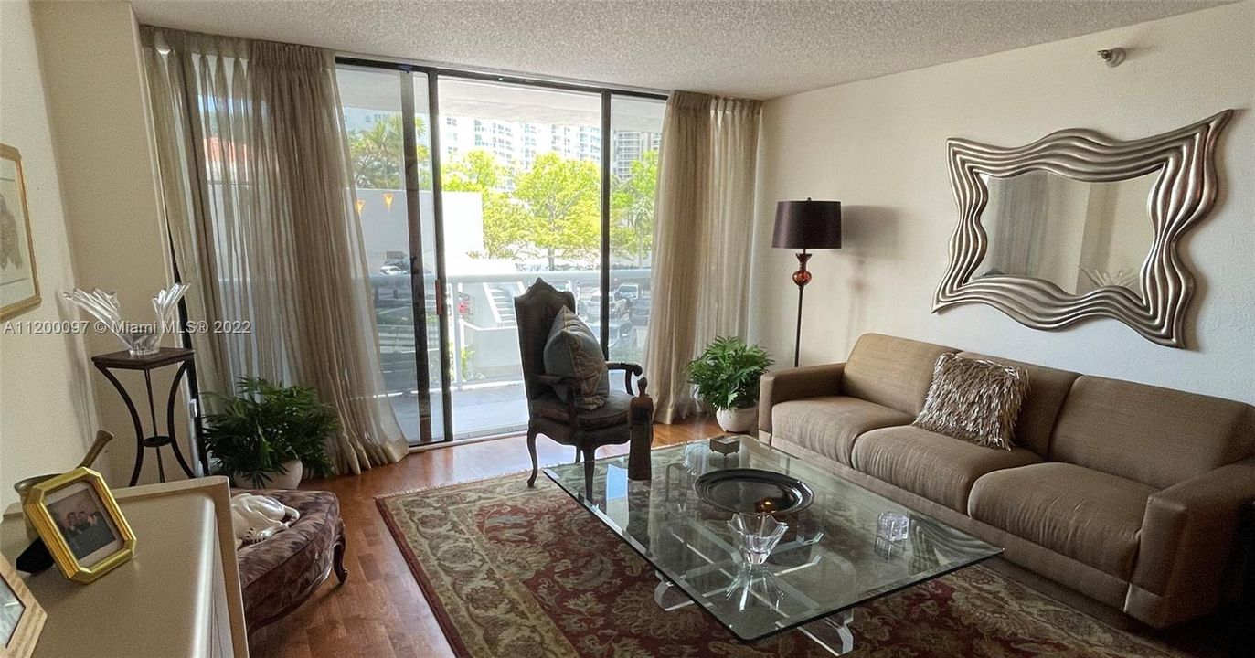Recently Sold: $320,000 (2 beds, 2 baths, 1136 Square Feet)