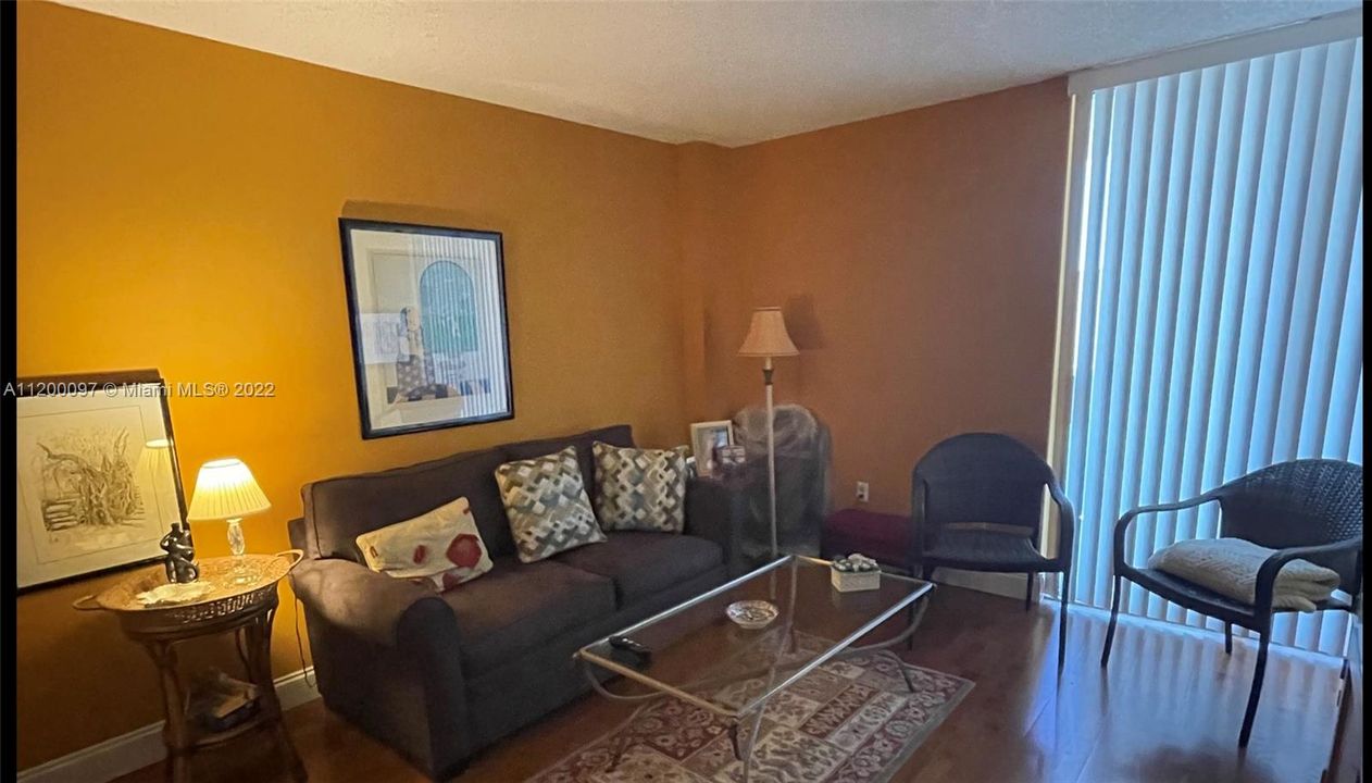 Recently Sold: $320,000 (2 beds, 2 baths, 1136 Square Feet)