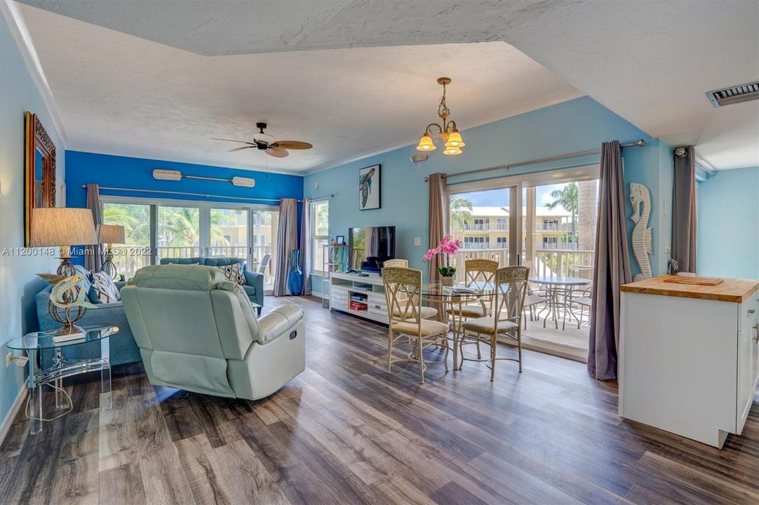 Recently Sold: $799,000 (2 beds, 2 baths, 1135 Square Feet)